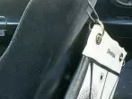 Wohin mit der Handtasche im Auto?