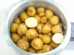 Garen von <strong>Kartoffeln</strong> im Schnellkochtopf