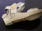 Schuhe mit Klettverschluss werden "salonfähig"