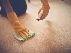 Tonerflecken aus dem Teppich entfernen