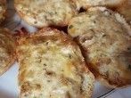 Überbacke Brötchen mit Rinderhack und Emmentaler