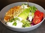 Eiweißreicher pikant würziger Abendbrotsalat mit Hähnchenbrust