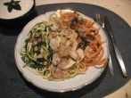 Bunter Spaghetti-Teller mit sahniger Kräuter-Senf-Sauce
