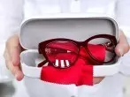 Brillengestell aus Kunststoff pflegen