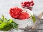 Sorbet aus frischen Himbeeren