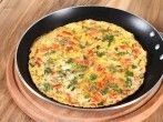 Kräuter-Omelette mit sonnengereiften Tomaten und Schafskäse