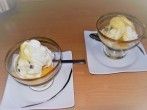 Kleines Stracciatella-Eis-Dessert