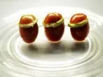 Mini-Tomaten gefüllt mit Guacahummus