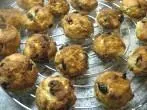 Knusprige Kokosberge mit Cranberries