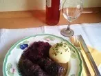 Hirschrouladen mit Steinpilzfüllung