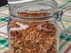Knuspriges Granola-Nuss-M&uuml;sli selber machen