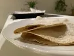 Tortilla-Wraps mit Speck und Käse aus dem Ofen