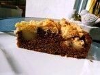 Russischer <strong>Birnenkuchen</strong> mit Rum und Kakaoboden