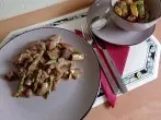 Schweinefilet-Ragout mit grünem Spargel