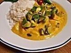 <strong>H&auml;hnchencurry</strong> mit Avocado
