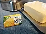 Papier von Butter wiederverwenden zum Einfetten von Blechen