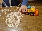 Haferflocken zum Baggern: "Sandkasten" für Kinder im Winter