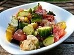 <strong>Tomatensalat</strong> mit <strong>Mozzarella</strong> und Gurke