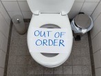 Toilette verstopft: was tun ohne Pümpel?