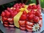 Erdbeerkuchen h&uuml;bsch verpackt