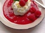 Ricotta-Nachspeise mit <strong>Himbeeren</strong>