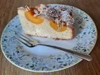 Kuchen mit versunkenen Aprikosen und Mandeln