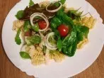 Gorgonzolanudeln mit Salat aus Babyspinat