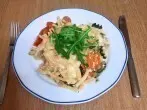 Makkaroni-Gratin mit buntem Gemüse