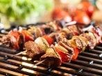 Gem&uuml;se-Fleisch-Spie&szlig;e vom Grill