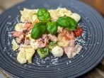 Herzhafter Tortellini-Salat mit Bacon und Mozzarella