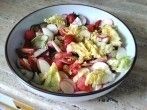 Salat mit Gem&uuml;se und Obst