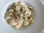 Tortelloni mit Speck-Sahne-Soße