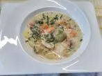 Gemüsesuppe mit Haferflocken-Kartoffelpuffer