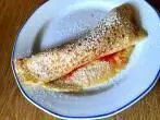 Pfannkuchen mit Banane und Himbeeren