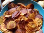 Knusprige Kartoffelchips mit Paprika