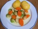 Rosenkohl mit Kartoffeln und Karotten