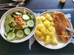 Paniertes Rotbarschfilet mit Salzkartoffeln