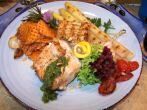 Gegrillter Lachs mit Spargel und Gitter-Süßkartoffeln