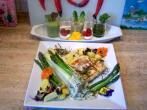 Lachs mit Spargel, Kartoffeln und dreierlei So&szlig;en