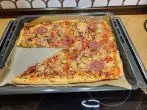 Familienpizza vom Blech - schnelles Rezept