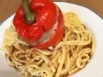 Gefüllte Paprika mit Hack auf Spätzlenest