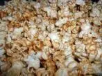 Popcorn mit Honig und Erdnussbutter selber machen