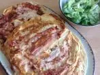 Speckpfannkuchen mit Salat