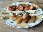 Panierte Garnelen mit Bratkartoffeln und schneller Sauce Hollandaise