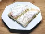 Blätterteigschnitten mit Pudding und Quark