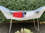 Spannbettlaken platzsparend aufhängen (Wäscheständer-Trick)