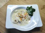 Spargel-Gemüse-Suppe mit Teigtaschen