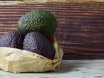 Avocados frisch halten - 5 Tipps