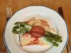 Spargel-Toast überbacken mit Schinken, Käse & Salami
