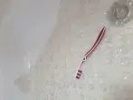 Duschmatte reinigen mit Zahnbürste